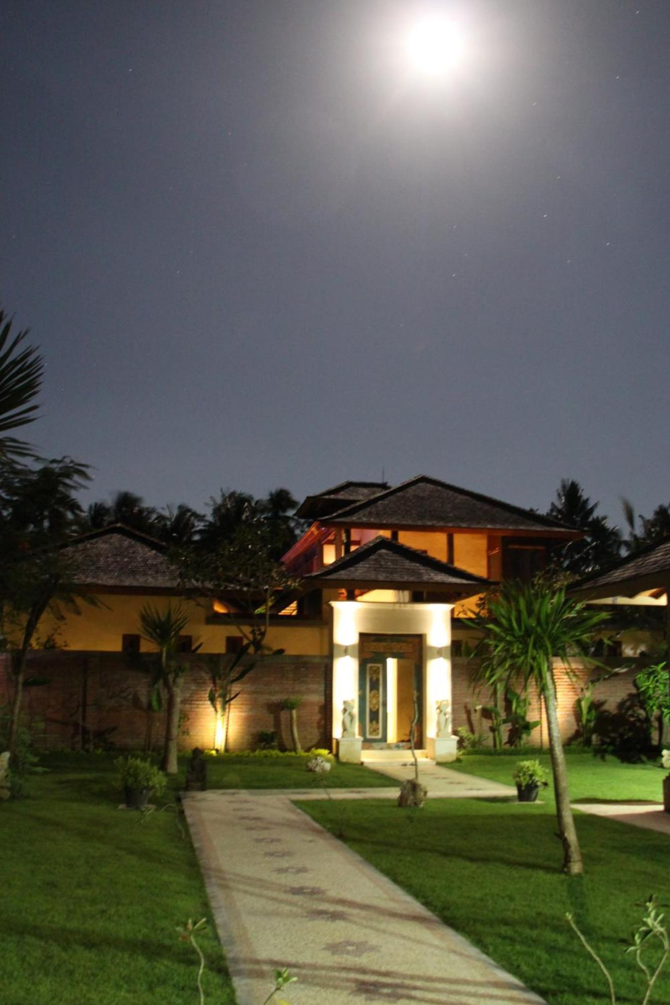 Villa Rumah Isah Candi Dasa  Exterior photo